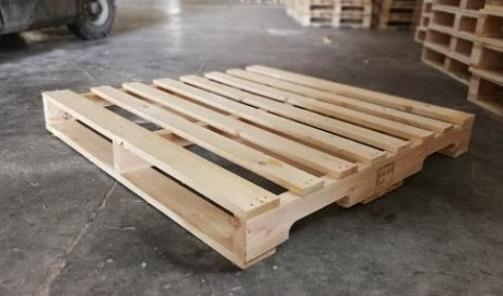 Pallet gỗ 2 hướng nâng khoét chân